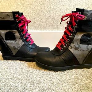 Sorel Joan of Arc Wedge Grey Camouflage boots